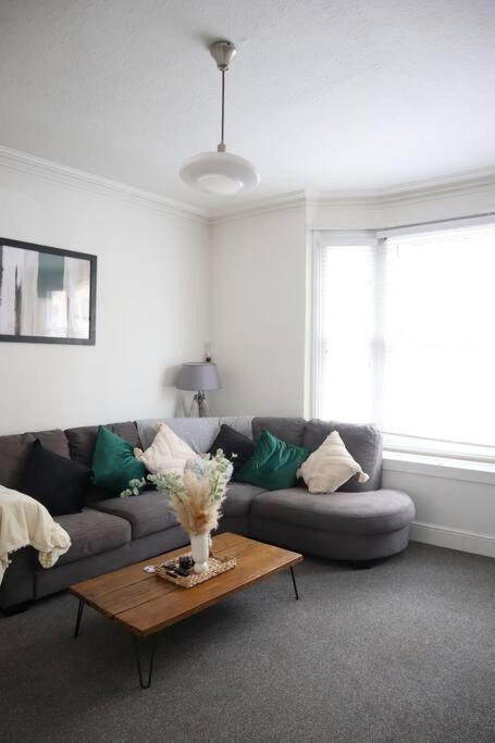 Spacious 1 Bedroom Apartment Leicester Exterior foto